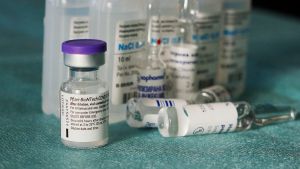 Újabb 260 ezer adag Pfizer-vakcina érkezett Magyarországra